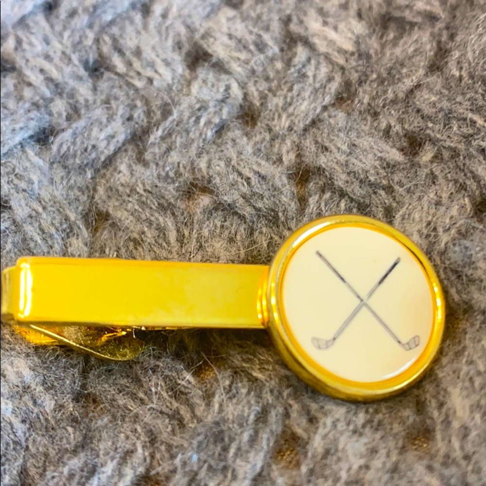 Vintage Barlow gold tone golf themed tie bar